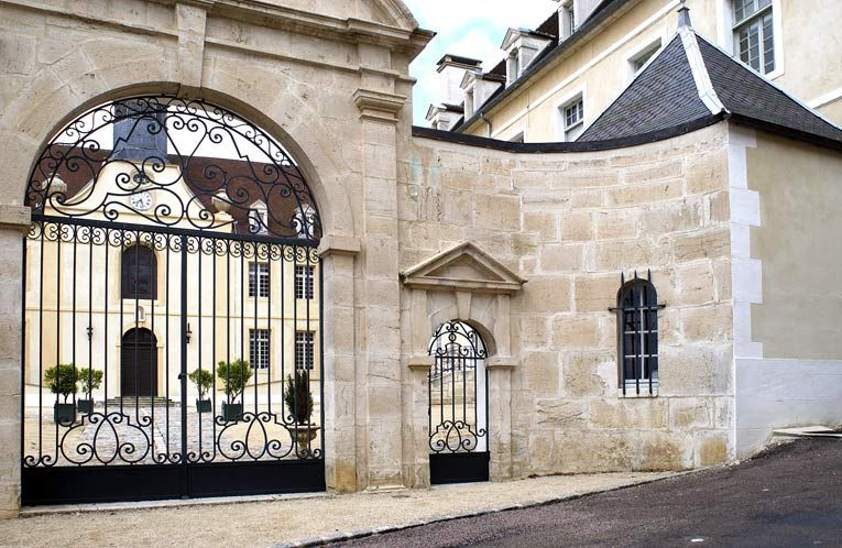 Portail et porte piétonne. © Michel Thierry / Région Bourgogne-Franche-Comté, Inventaire du patrimoine - 2002