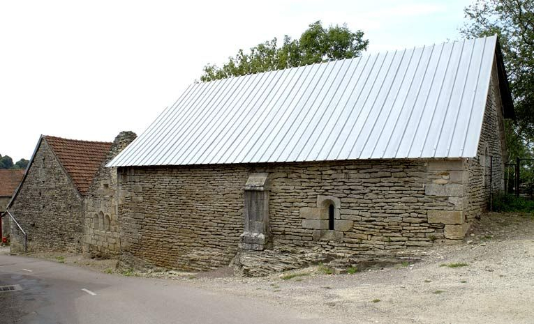 Vue d'ensemble depuis le nord-est en 2002. © Michel Thierry / Région Bourgogne-Franche-Comté, Inventaire du patrimoine - 2002