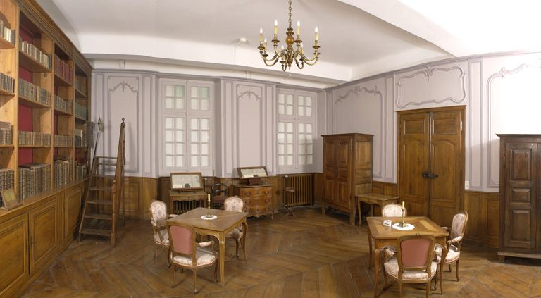 Corps de bâtiment principal : bibliothèque (premier étage). © Michel Thierry / Région Bourgogne-Franche-Comté, Inventaire du patrimoine - 2002