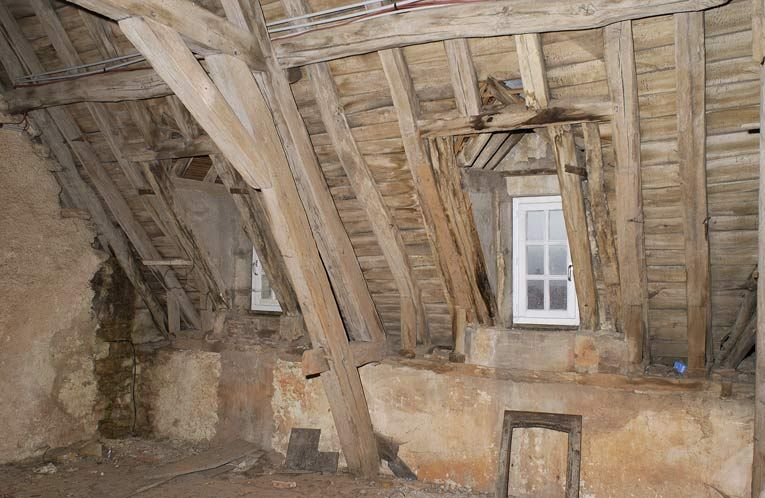 Corps de bâtiment principal : charpente au-dessus de la salle Sainte-Cécile (versant antérieur). © Michel Thierry / Région Bourgogne-Franche-Comté, Inventaire du patrimoine - 2002