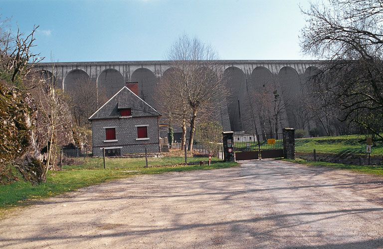 Vue aval du barrage. © Jean-Luc Duthu / Région Bourgogne-Franche-Comté, Inventaire du patrimoine - 2002