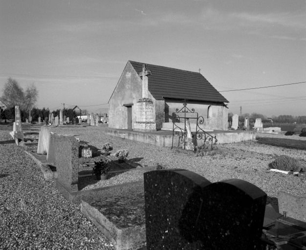Vue d'ensemble de trois-quart droit. © Michel Rosso / Région Bourgogne-Franche-Comté, Inventaire du patrimoine - 2002