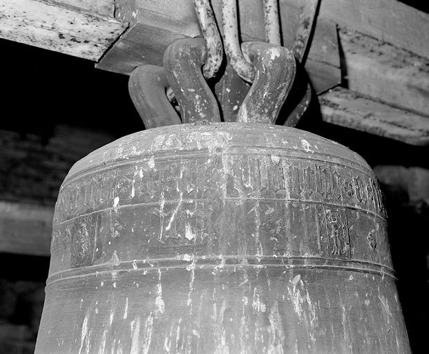 Détail vase supérieur : Vierge à l'Enfant. © Michel Rosso / Région Bourgogne-Franche-Comté, Inventaire du patrimoine - 2002