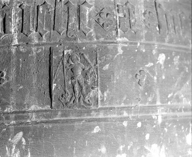 Détail vase supérieur : saint Michel. © Michel Rosso / Région Bourgogne-Franche-Comté, Inventaire du patrimoine - 2002