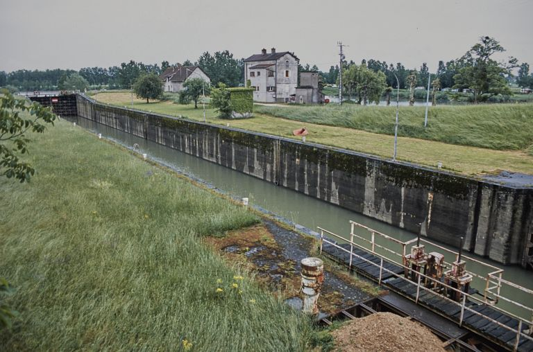 Grande écluse sur la Saône. © Michel Rosso / Région Bourgogne-Franche-Comté, Inventaire du patrimoine - 2002