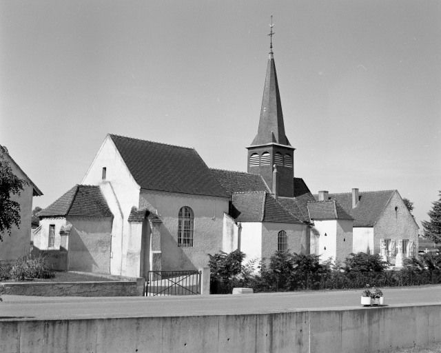 Chevet et élévation gauche. © Michel Rosso / Région Bourgogne-Franche-Comté, Inventaire du patrimoine - 2002