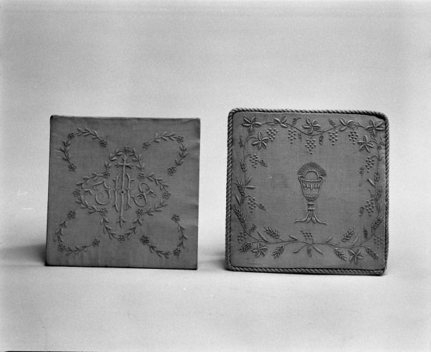 Deux pales blanches. © Michel Rosso / Région Bourgogne-Franche-Comté, Inventaire du patrimoine - 2002