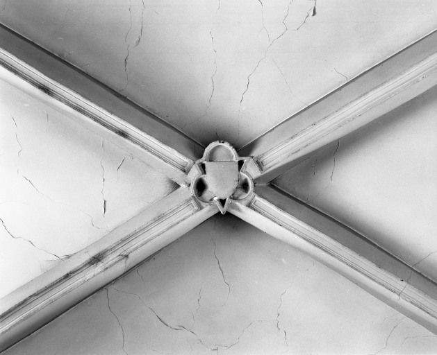 Choeur, 2e clef de voûte. © Michel Rosso / Région Bourgogne-Franche-Comté, Inventaire du patrimoine - 2002