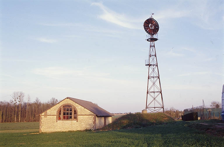 Vue d'ensemble avec le lavoir. © Jean-Luc Duthu / Région Bourgogne-Franche-Comté, Inventaire du patrimoine - 2002