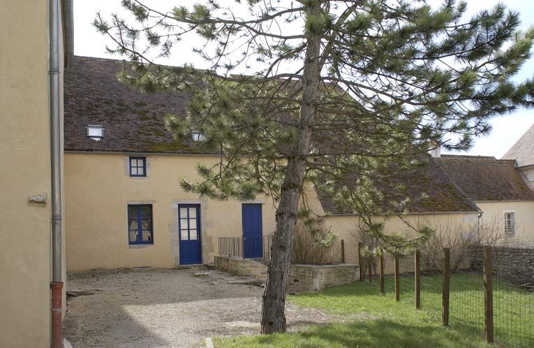 Bâtiment dit salles du Chapelet, en bordure de la rue de l'hôpital : élévation nord. © Michel Thierry / Région Bourgogne-Franche-Comté, Inventaire du patrimoine - 2003
