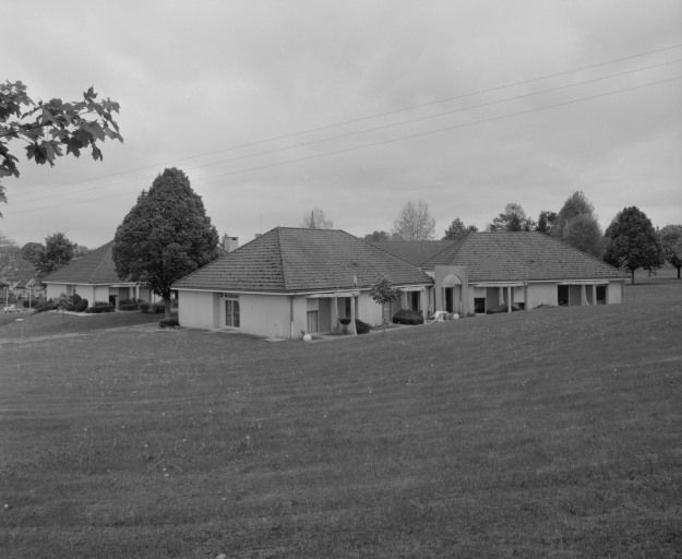 Vue d'ensemble des pavillons. © Jean-Luc Duthu / Région Bourgogne-Franche-Comté, Inventaire du patrimoine - 2003