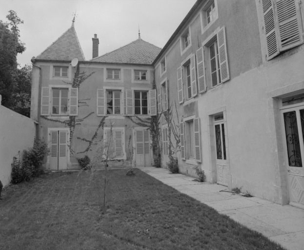 Façade antérieure. © Jean-Luc Duthu / Région Bourgogne-Franche-Comté, Inventaire du patrimoine - 2003