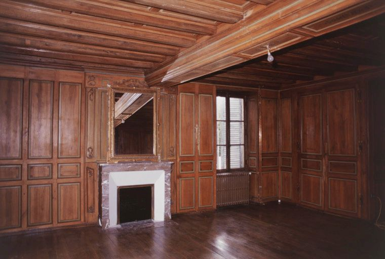 Premier étage : vue générale de la seconde salle. © Jean-Luc Duthu / Région Bourgogne-Franche-Comté, Inventaire du patrimoine - 2003