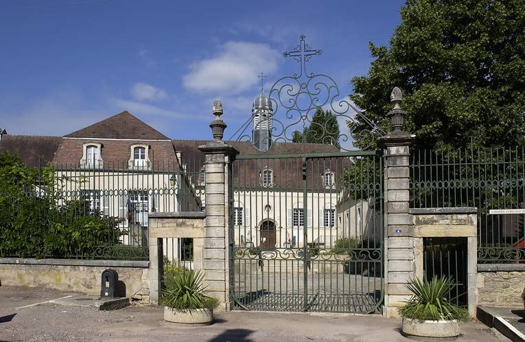 Façade principale et portail d'entrée. © Michel Thierry / Région Bourgogne-Franche-Comté, Inventaire du patrimoine - 2003