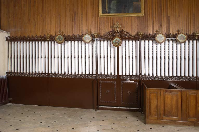 Grille de la chapelle séparant la nef de l'ancienne salle des femmes, partie gauche © Michel Thierry / Région Bourgogne-Franche-Comté, Inventaire du patrimoine - 2003