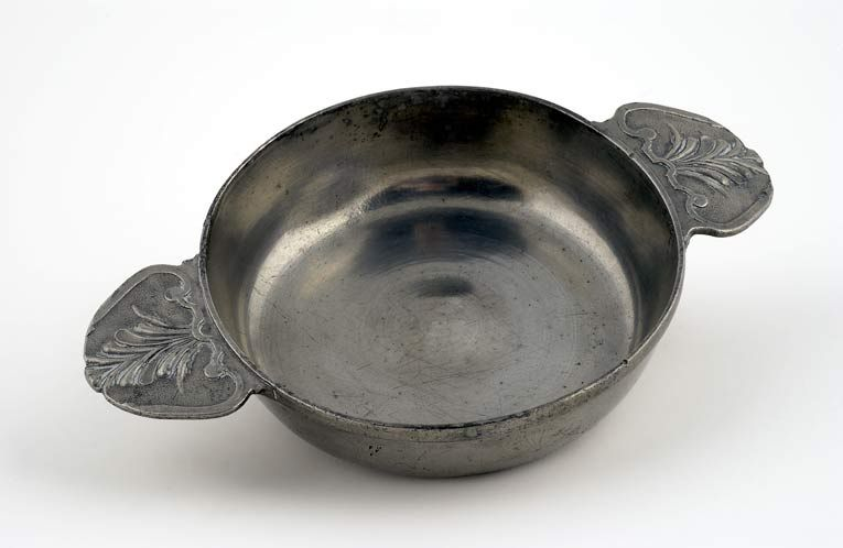 Première écuelle © Michel Thierry / Région Bourgogne-Franche-Comté, Inventaire du patrimoine - 2003