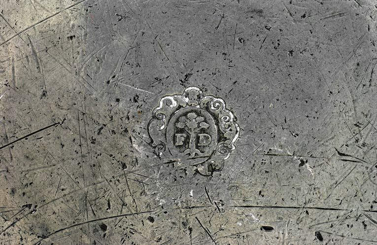 Premier plat, détail du poinçon © Michel Thierry / Région Bourgogne-Franche-Comté, Inventaire du patrimoine - 2003