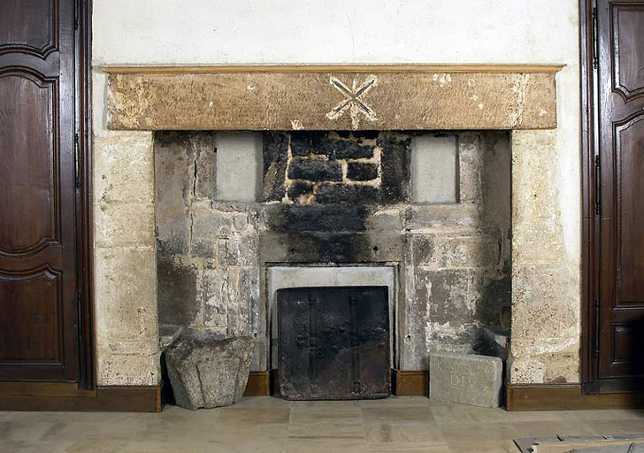 Cheminée de la salle des hommes. © Michel Thierry / Région Bourgogne-Franche-Comté, Inventaire du patrimoine - 2003