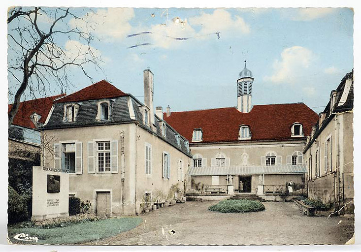 Vue de la façade principale, carte postale vers 1950-1960. © Michel  Thierry (reproduction) / Région Bourgogne-Franche-Comté, Inventaire du patrimoine - 2003