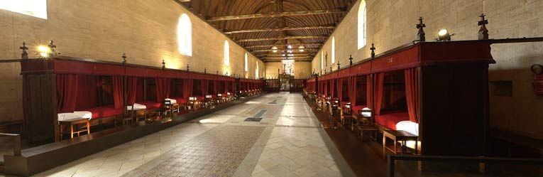 Vue d'ensemble de la grande salle des pauvres. © Michel Thierry / Région Bourgogne-Franche-Comté, Inventaire du patrimoine - 2003
