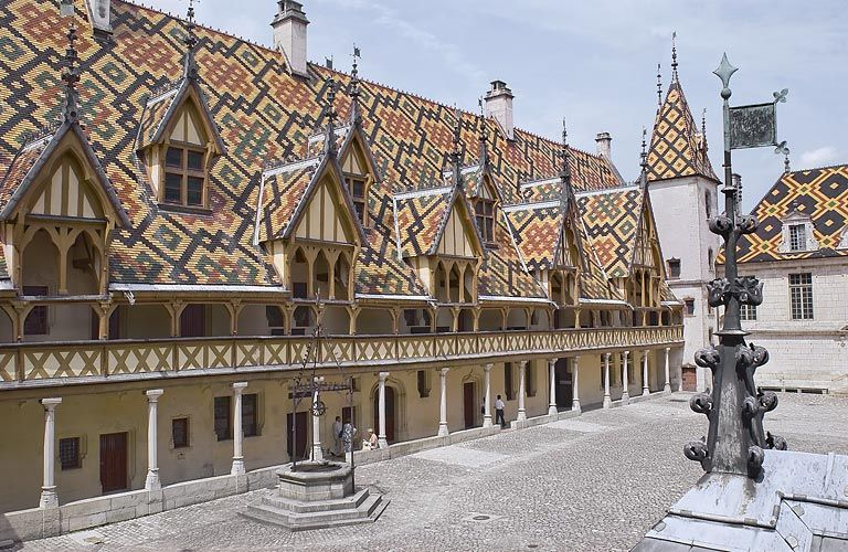 Grande aile sur cour (vue depuis la chambre-Dieu). © Michel Thierry / Région Bourgogne-Franche-Comté, Inventaire du patrimoine - 2003