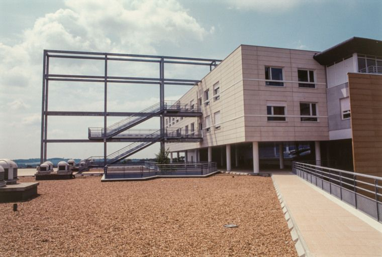 Façades antérieure et latérale. © Jean-Luc Duthu / Région Bourgogne-Franche-Comté, Inventaire du patrimoine - 2003
