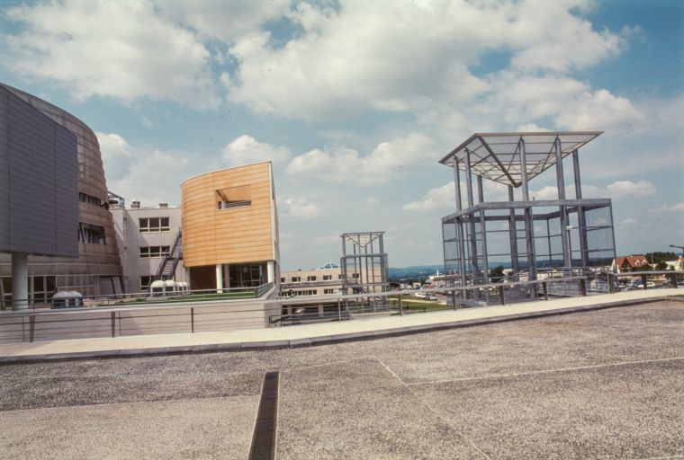 Façade postérieure, vue de la terrasse. © Jean-Luc Duthu / Région Bourgogne-Franche-Comté, Inventaire du patrimoine - 2003