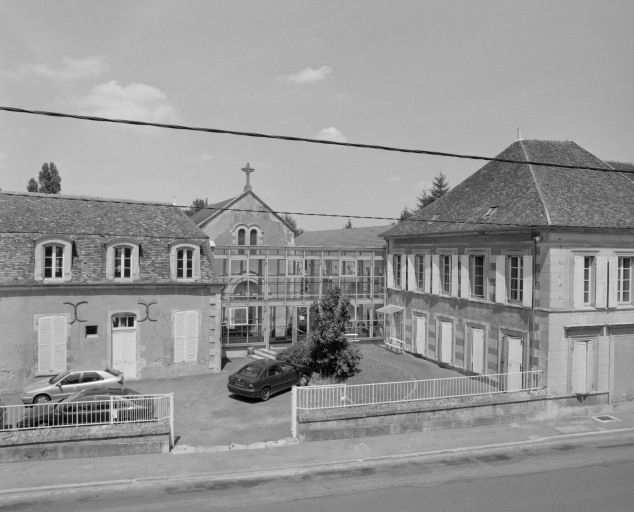 Façade sur rue, détail de la partie centrale. © Jean-Luc Duthu / Région Bourgogne-Franche-Comté, Inventaire du patrimoine - 2003
