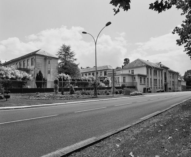 Vue d'ensemble de l'établissement depuis les quais. © Jean-Luc Duthu / Région Bourgogne-Franche-Comté, Inventaire du patrimoine - 2003