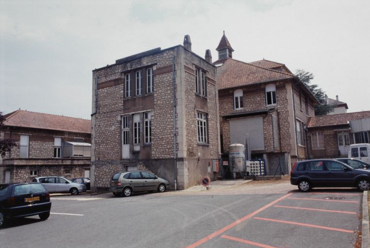 Vue d'ensemble du bâtiment principal, façade postérieure. © Jean-Luc Duthu / Région Bourgogne-Franche-Comté, Inventaire du patrimoine - 2003