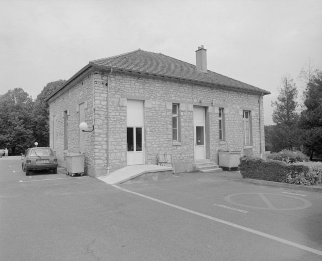 Vue d'ensemble de la pharmacie. © Jean-Luc Duthu / Région Bourgogne-Franche-Comté, Inventaire du patrimoine - 2003