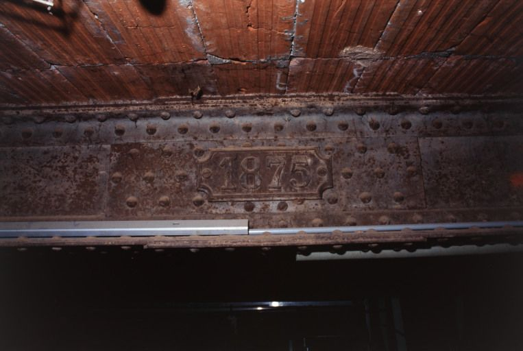 Détail d'une poutre de l'atelier, datée 1875. © Jean-Luc Duthu / Région Bourgogne-Franche-Comté, Inventaire du patrimoine - 2003