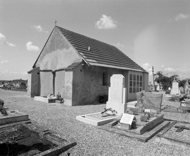 Chevet et élévation gauche. © Michel Rosso / Région Bourgogne-Franche-Comté, Inventaire du patrimoine - 2003