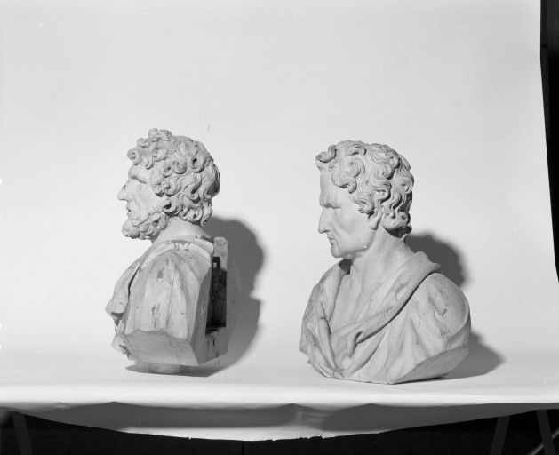 Bustes d'un apôtre non identifié et de saint Jean (?), de profil. © Michel Rosso / Région Bourgogne-Franche-Comté, Inventaire du patrimoine - 2003