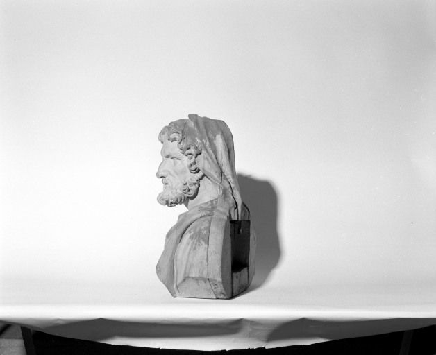 Buste d'un apôtre tête couverte, de face. © Michel Rosso / Région Bourgogne-Franche-Comté, Inventaire du patrimoine - 2003