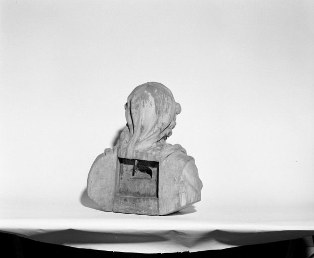 Buste d'un apôtre tête couverte, de face. © Michel Rosso / Région Bourgogne-Franche-Comté, Inventaire du patrimoine - 2003