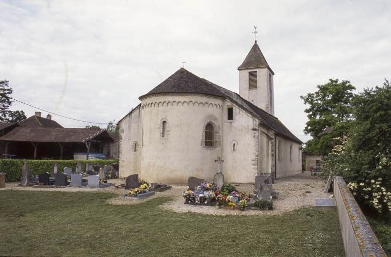 Chevet et élévation gauche. © Michel Rosso / Région Bourgogne-Franche-Comté, Inventaire du patrimoine - 2003