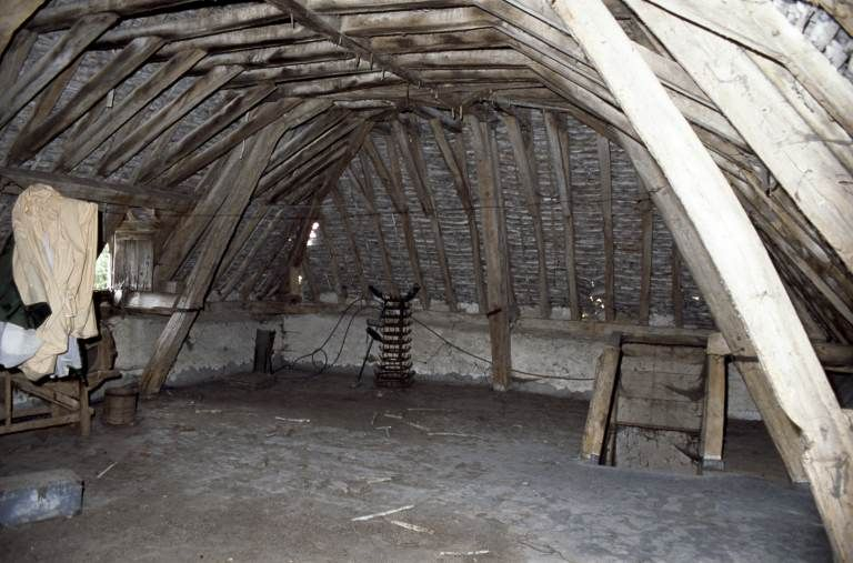 Logis secondaire, partie droite du comble. © Michel Rosso / Région Bourgogne-Franche-Comté, Inventaire du patrimoine - 2003