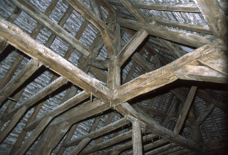 Logis secondaire, partie supérieure de la charpente. © Michel Rosso / Région Bourgogne-Franche-Comté, Inventaire du patrimoine - 2003