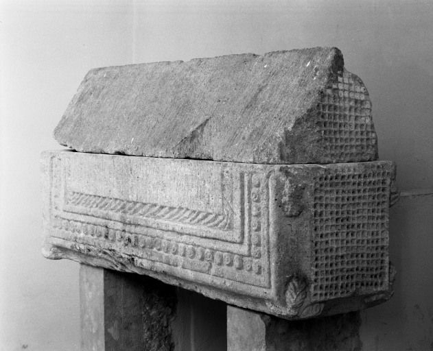 Trois-quarts droit. © Michel Rosso / Région Bourgogne-Franche-Comté, Inventaire du patrimoine - 2003