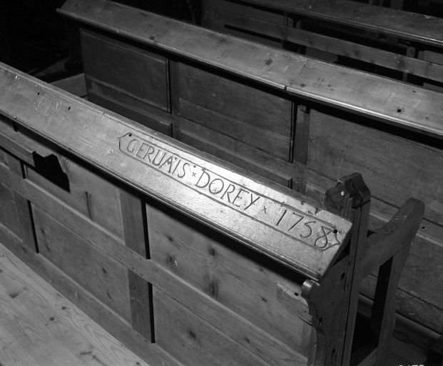 Banc : détail des inscriptions. © Michel Rosso / Région Bourgogne-Franche-Comté, Inventaire du patrimoine - 2003