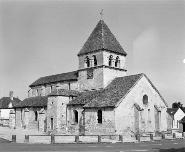 Elévation droite et chevet. © Michel Rosso / Région Bourgogne-Franche-Comté, Inventaire du patrimoine - 2003