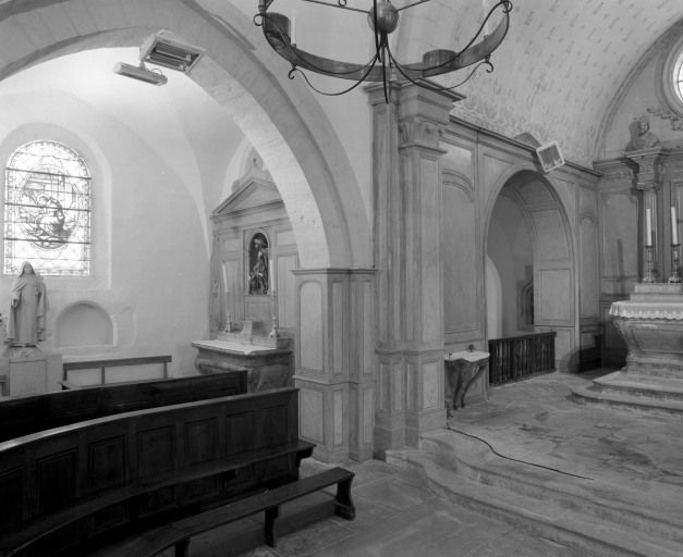 Quatrième travée du bas-côté gauche et mur gauche du choeur. © Michel Rosso / Région Bourgogne-Franche-Comté, Inventaire du patrimoine - 2003