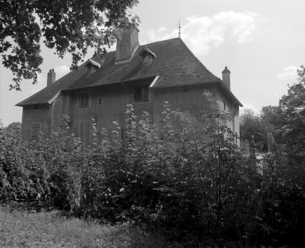Corps principal, façade postérieure. © Michel Rosso / Région Bourgogne-Franche-Comté, Inventaire du patrimoine - 2003