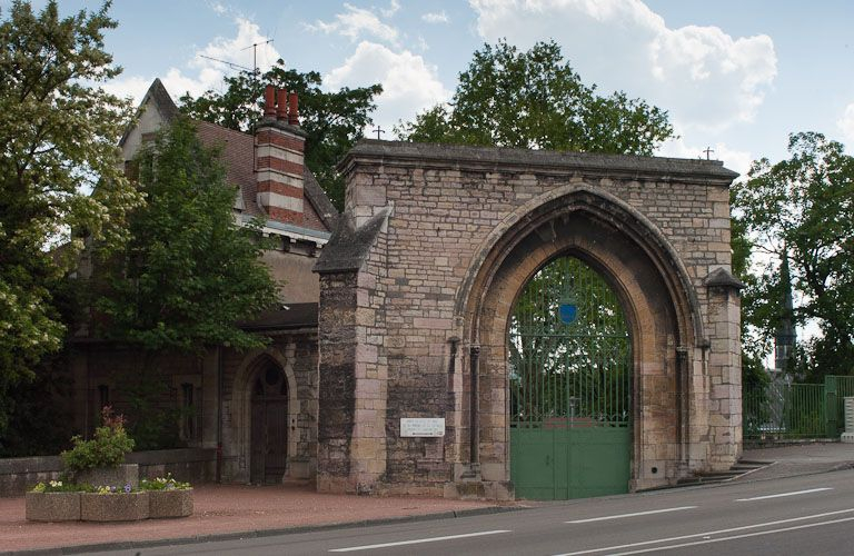 Portail extérieur. © Michel Thierry / Région Bourgogne-Franche-Comté, Inventaire du patrimoine - 2004