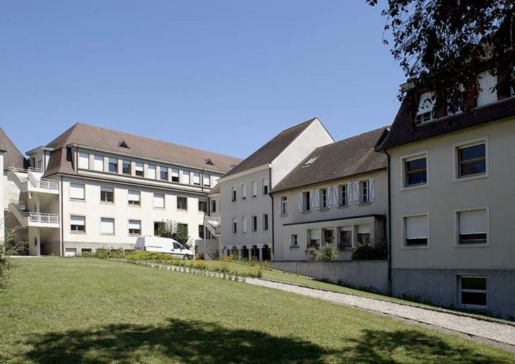 Bâtiments construits ou remaniés dans le 3e quart du 20e siècle par l'architecte R. M. Barade. © Michel Thierry / Région Bourgogne-Franche-Comté, Inventaire du patrimoine - 2004