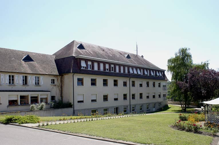 Bâtiments construits ou remaniés dans le 3e quart du 20e siècle par l'architecte R. M. Barade. © Michel Thierry / Région Bourgogne-Franche-Comté, Inventaire du patrimoine - 2004