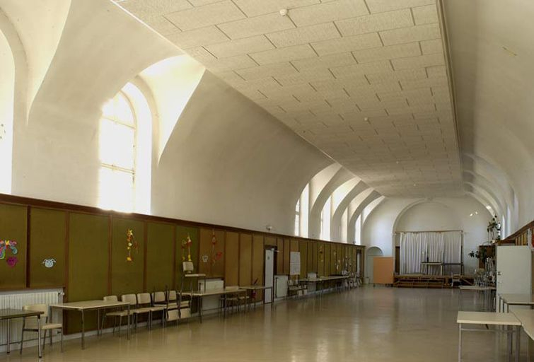 Aile droite : ancienne salle des femmes, salle Sainte-Marthe, vue d'ensemble depuis le mur gauche. © Michel Thierry / Région Bourgogne-Franche-Comté, Inventaire du patrimoine - 2004