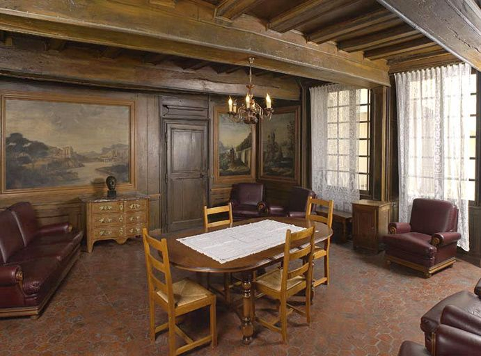 Ancien hôtel du gouverneur : salon, vue d'ensemble depuis l'angle droit de la cheminée. © Michel Thierry / Région Bourgogne-Franche-Comté, Inventaire du patrimoine - 2004