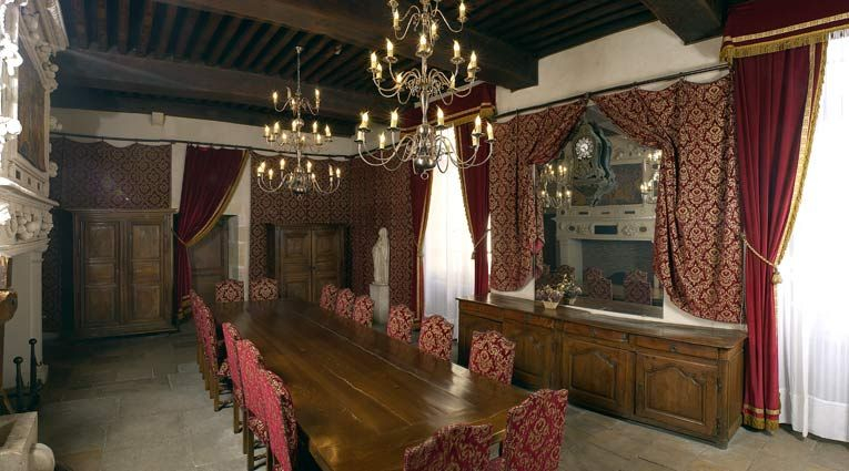 Ancien hôtel du gouverneur : salle du conseil d'administration, vue d'ensemble depuis le palier. © Michel Thierry / Région Bourgogne-Franche-Comté, Inventaire du patrimoine - 2004